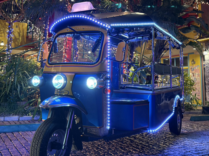 トゥクトゥク ロング9人(8人)